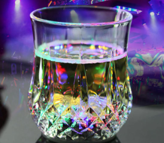 水に反応するLEDカップ